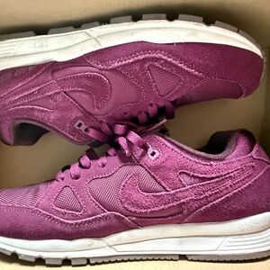 Nike Women's Purple Sneakers